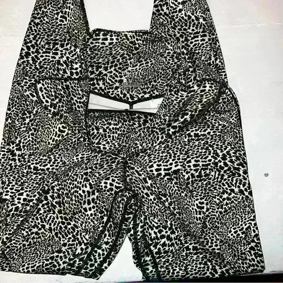 Nike Women's CK3072-010 Training One Tight 7/8 Leggings Leopard Print Size S - Picture 3 of 7